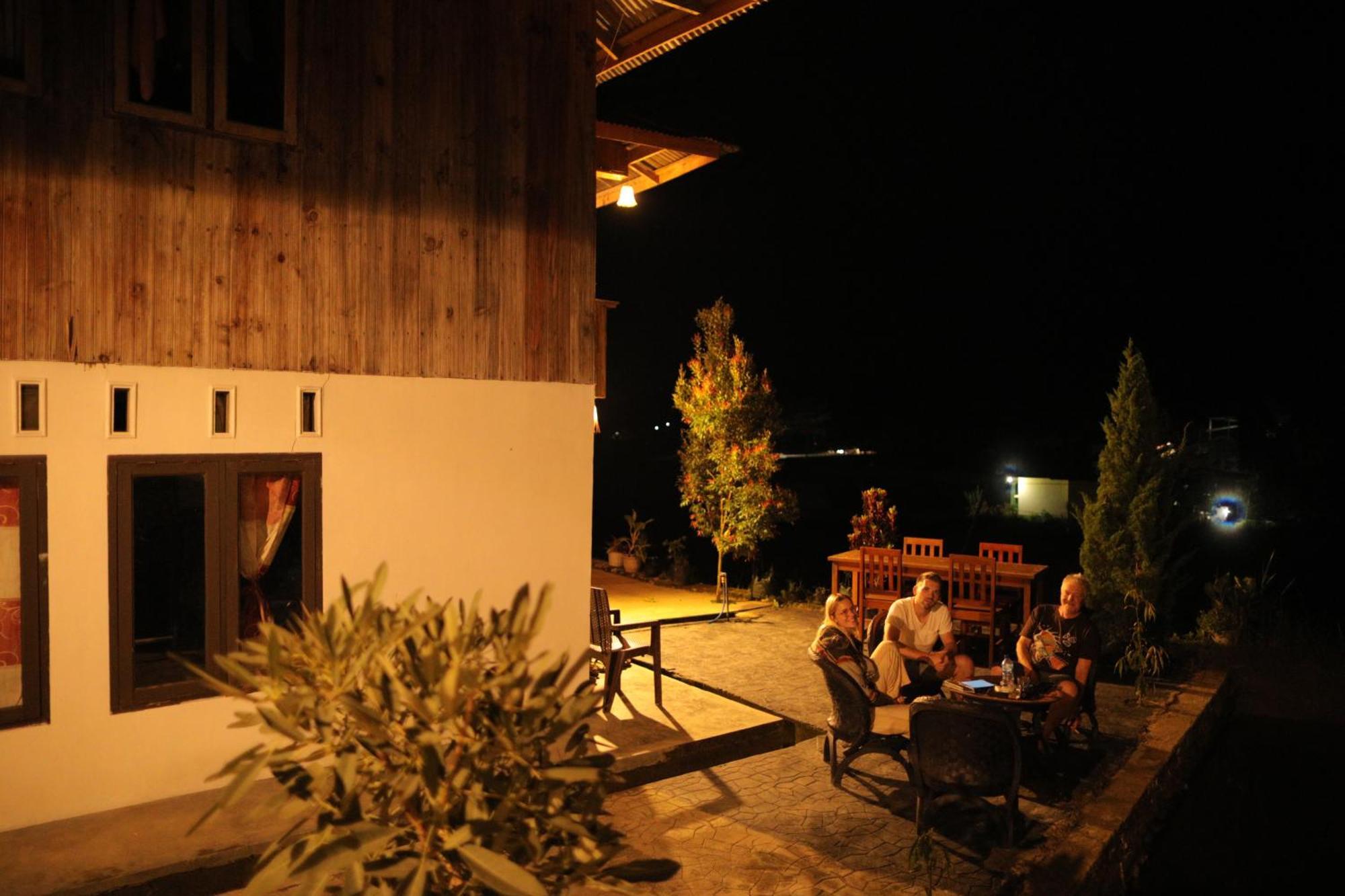 Mama Tia Family Homestay Рантепао Екстериор снимка